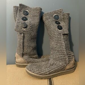 UGG Classic sweater knit boot - Size 7, grey